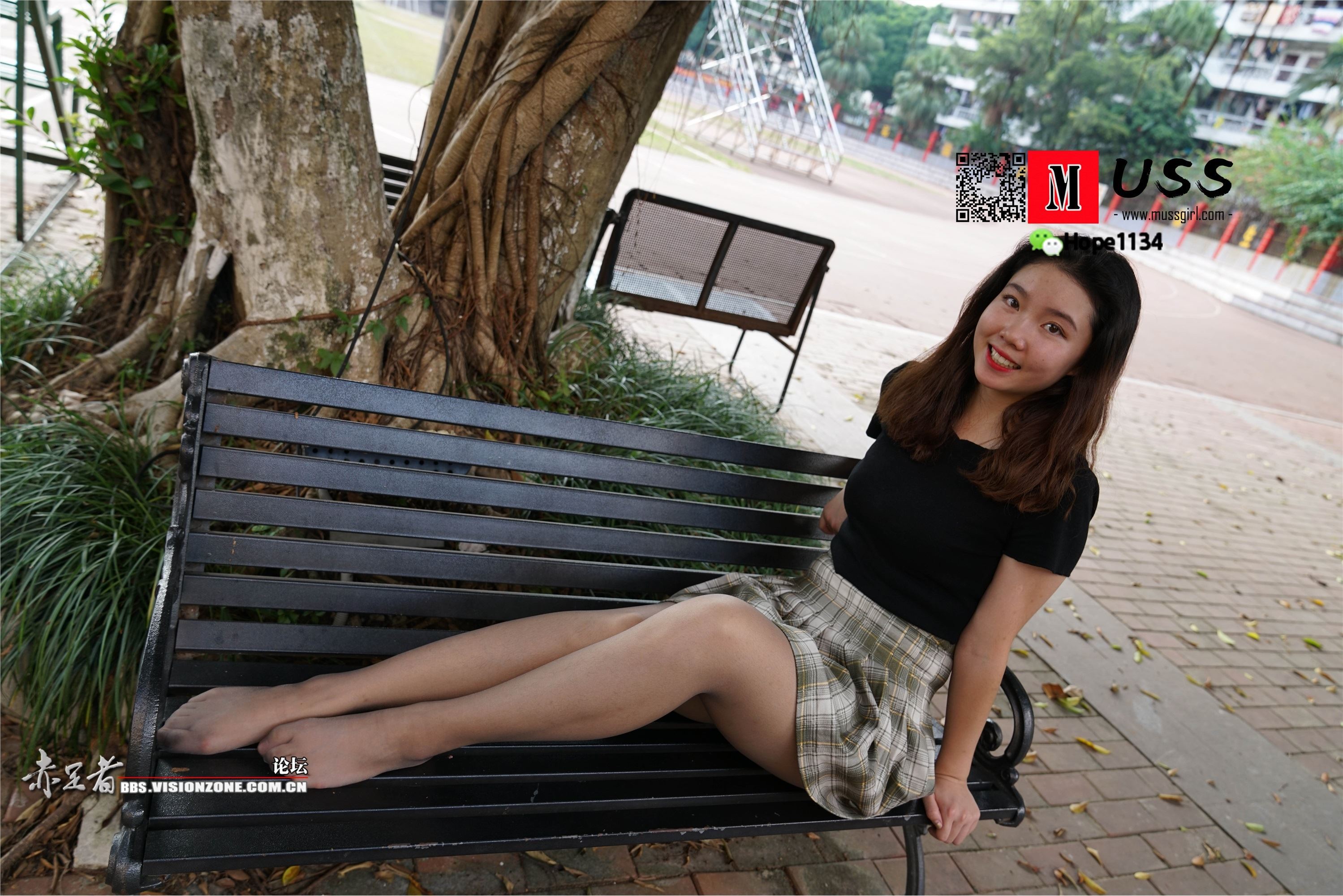 MussGirl慕丝女郎  NO.072 蒙古族舞蹈美少女嫩足灰丝公园写真